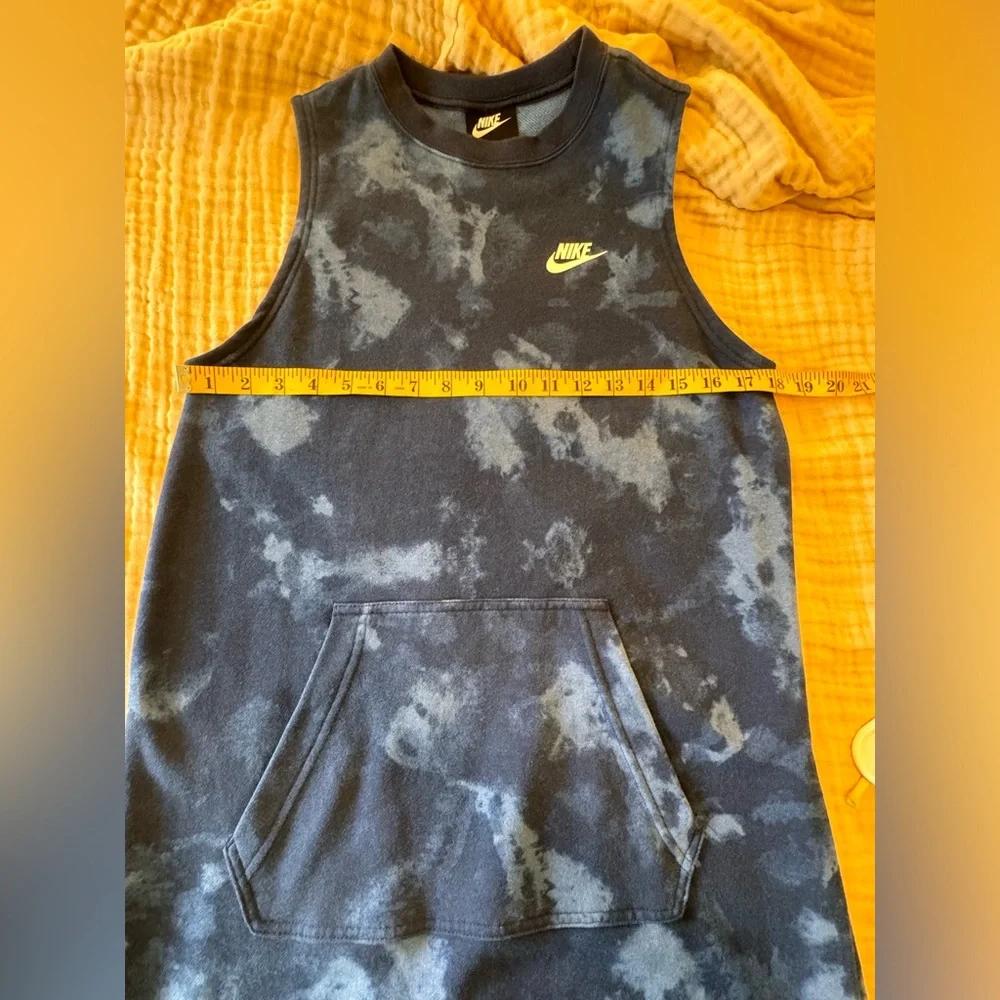 Nike women’s athletic dress. In perfect condition, size Medium. - Picture 6 of 11